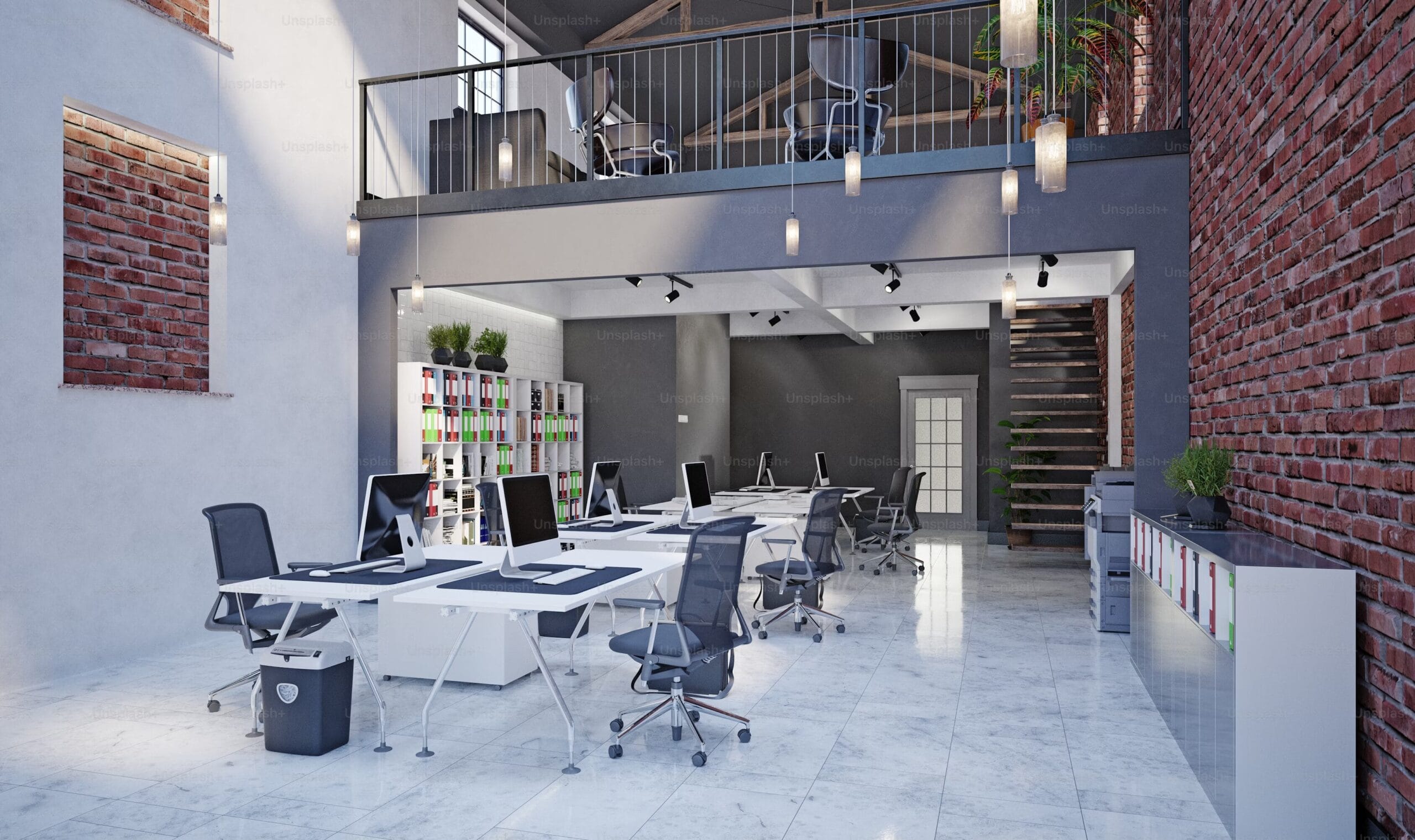 Bureau moderne avec murs en briques apparentes, étage en mezzanine et mobilier blanc sur sol en marbre